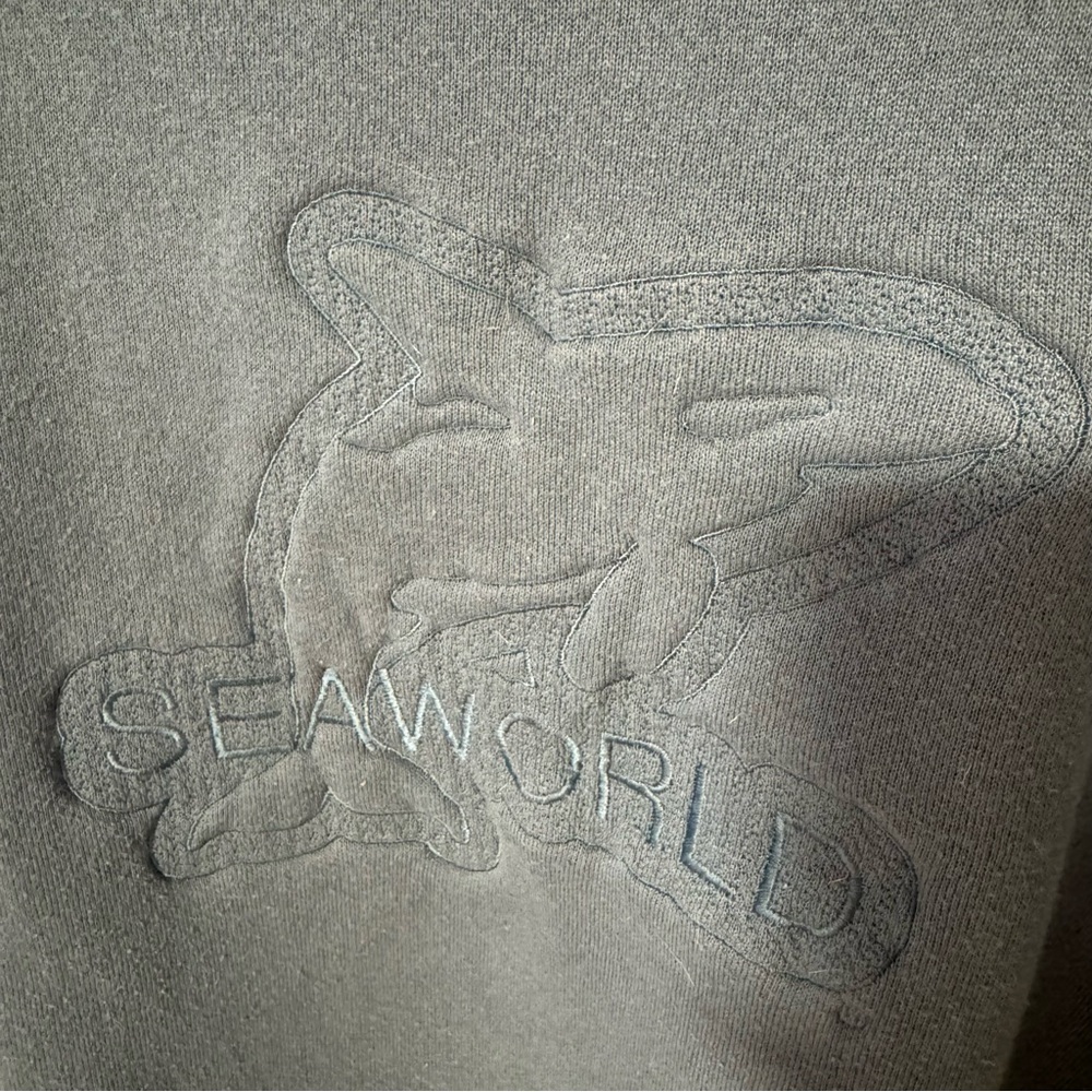 Vintage Sea World Whale Sweater - Picture 3 of 6